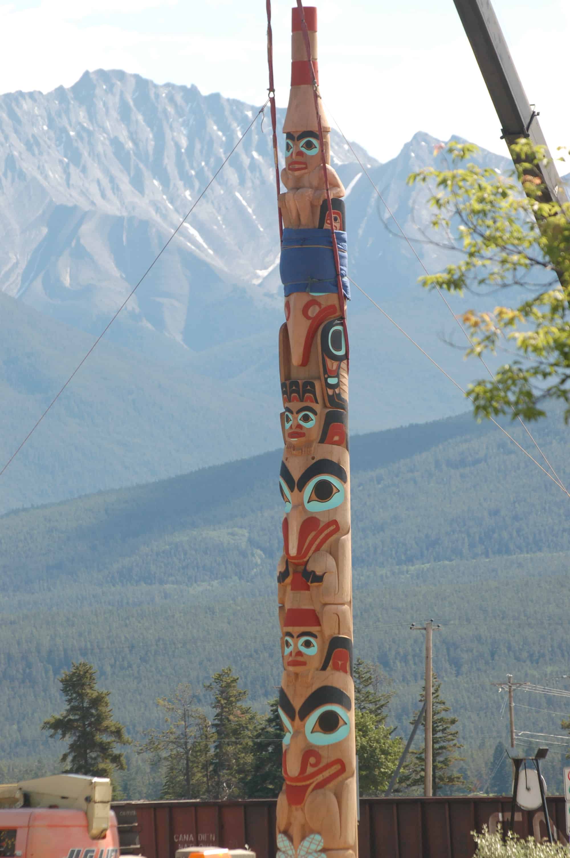 Raising the new totem pole at Jasper Park Day