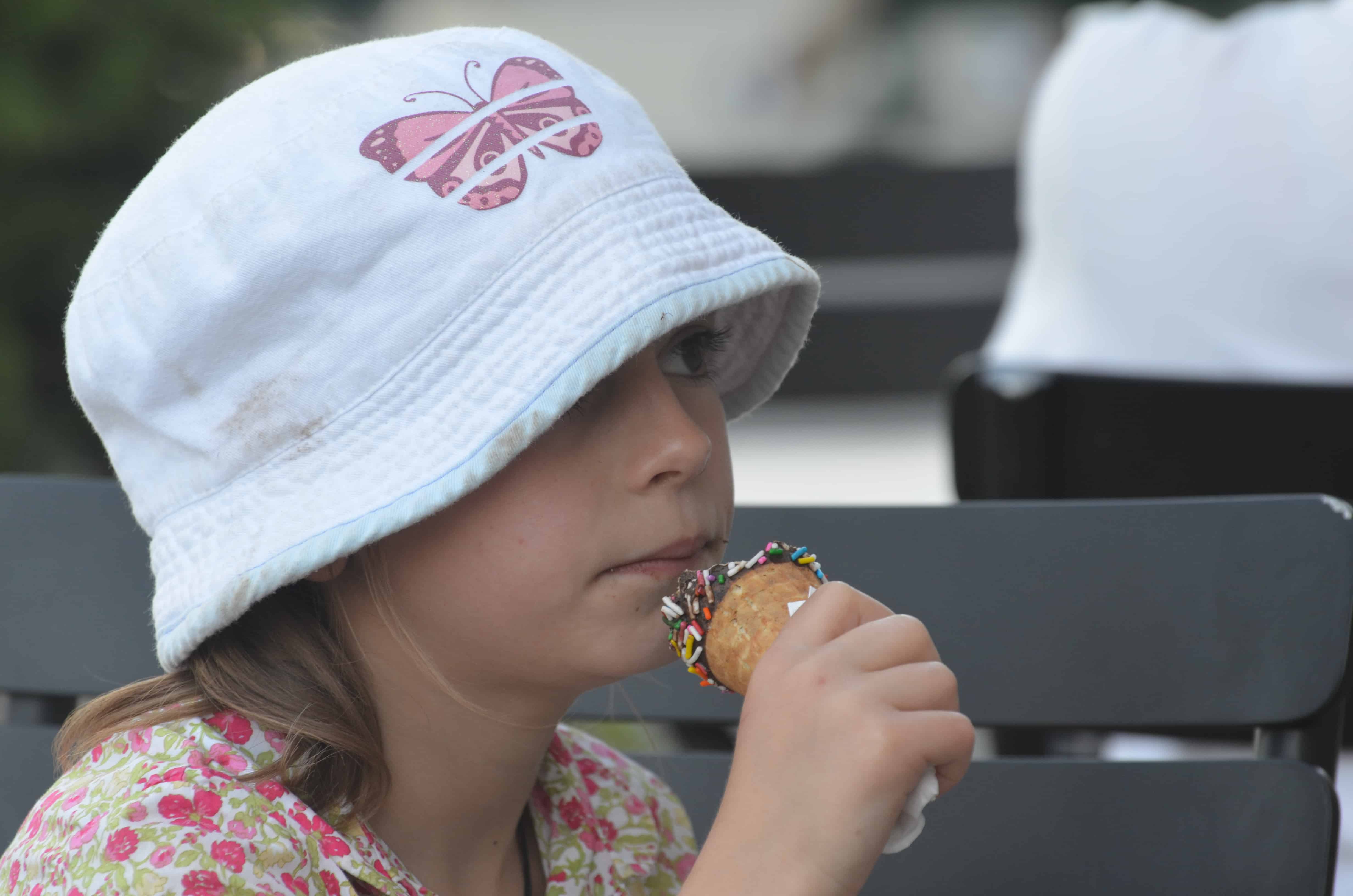A little French girl watching the musician