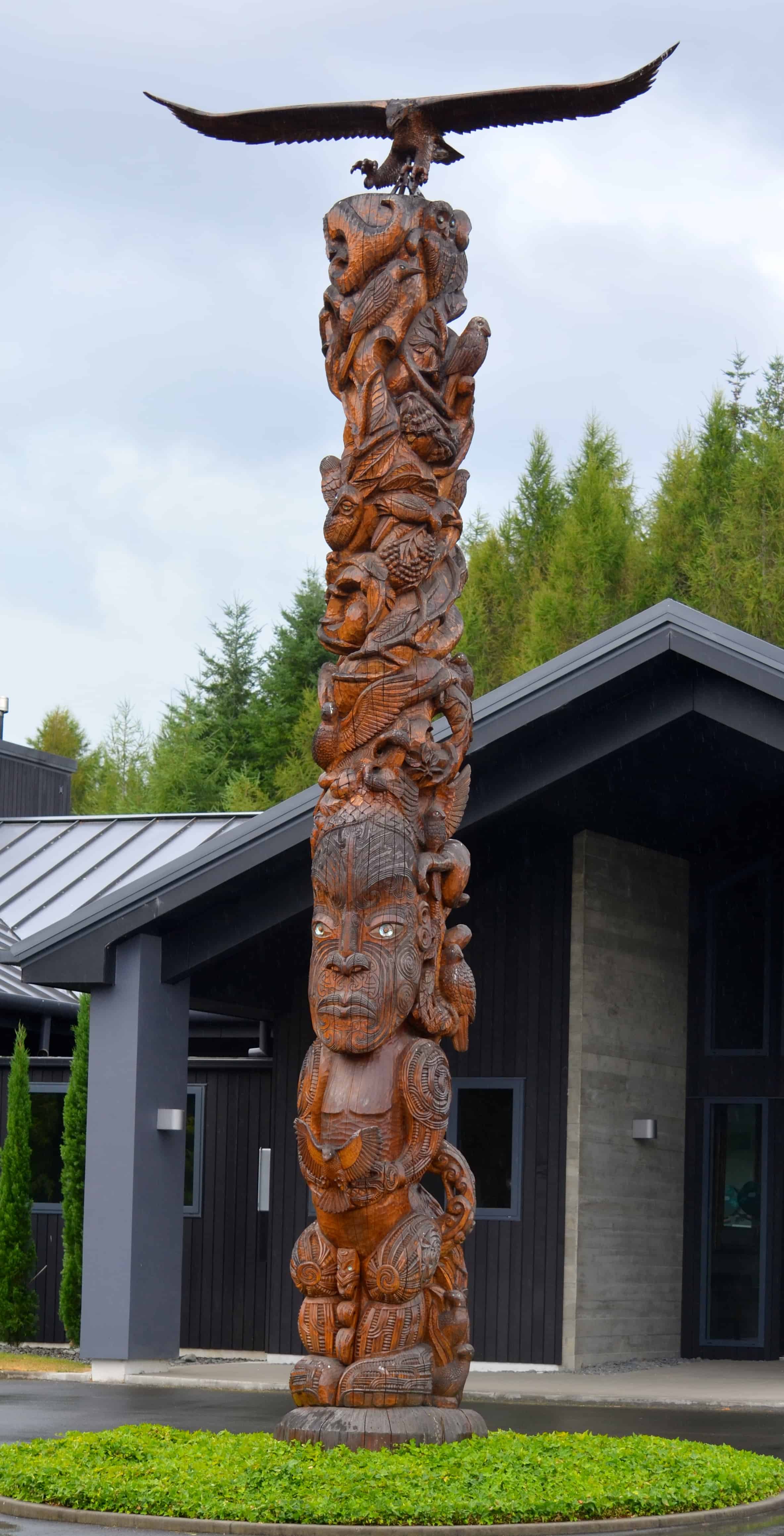 The Maori totem at the gate