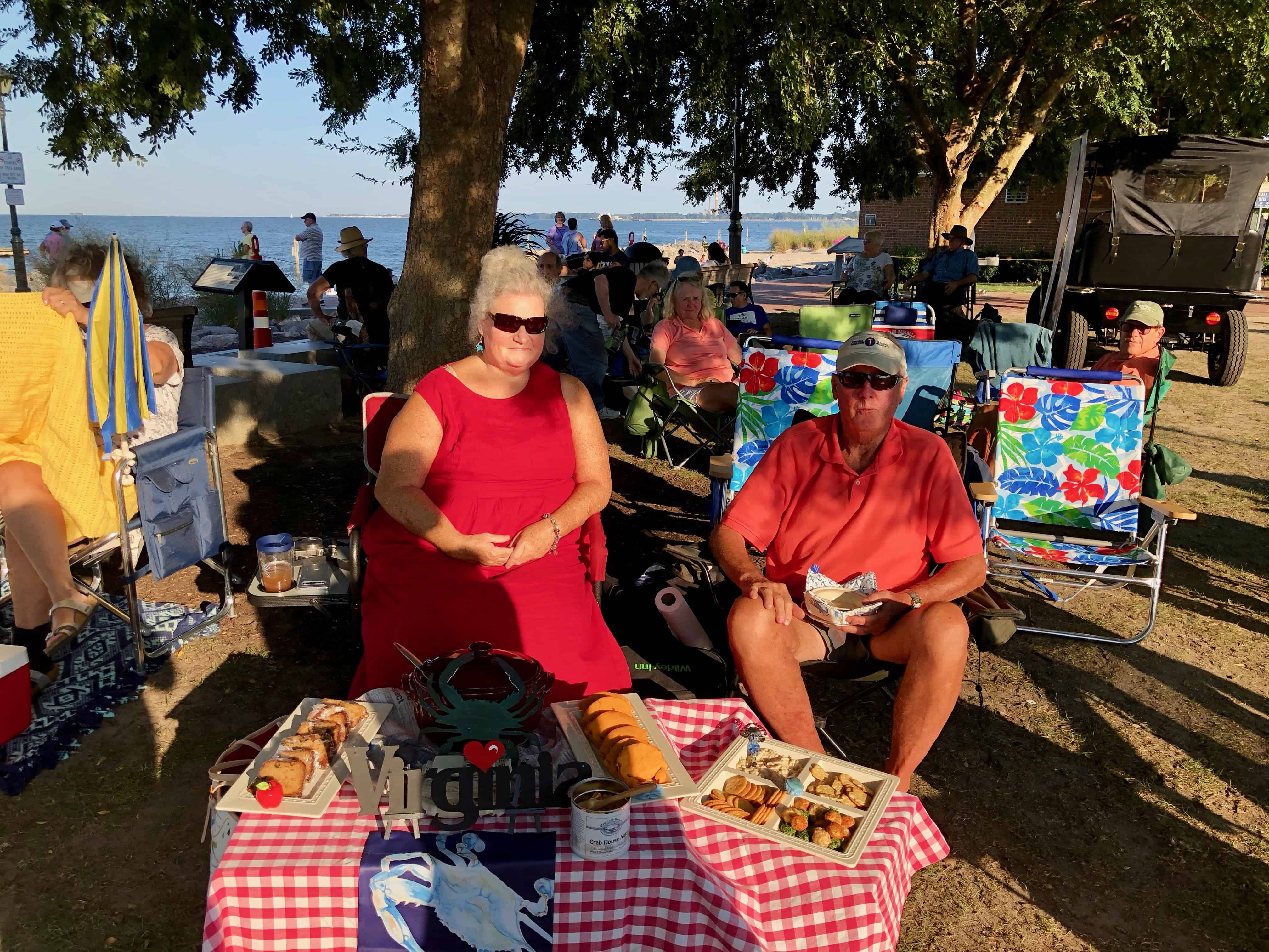 The crab couple and their picnic