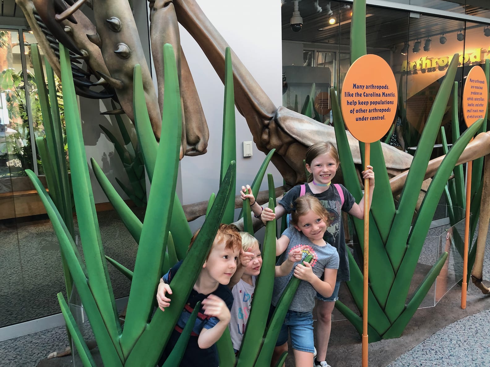 Collin, Liza, Izzy and Finley hiding under the bug