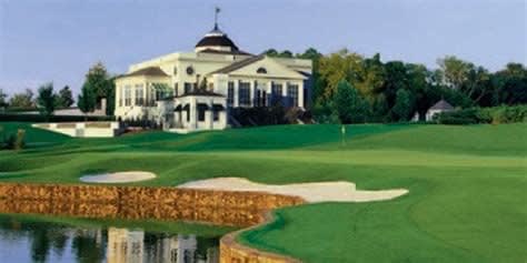 The clubhouse above the 18th finishing hole