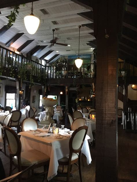 Theos Taverna