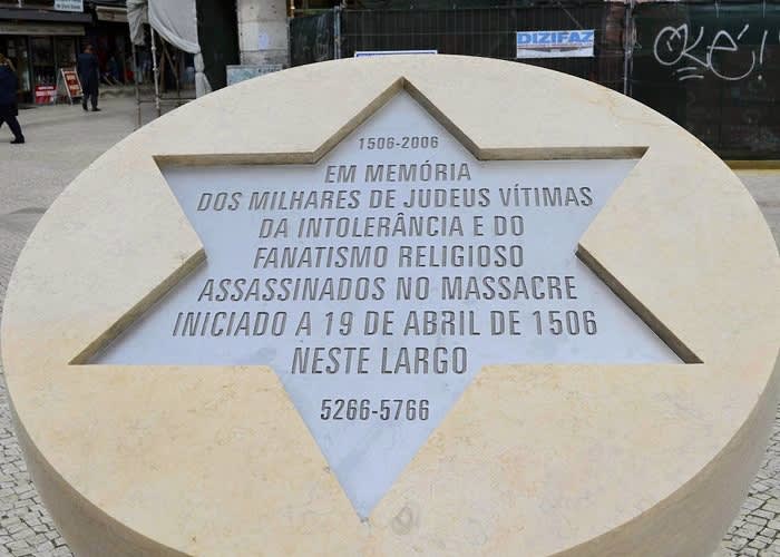 A plaque honoring Lisbon's Jewish community