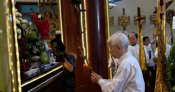 Nguyên Chủ tịch Nguyễn Minh Triết thắp lửa Tổ nghiệp tại Lễ Giỗ Tổ Hùng Vương - Nhịp Sống Số