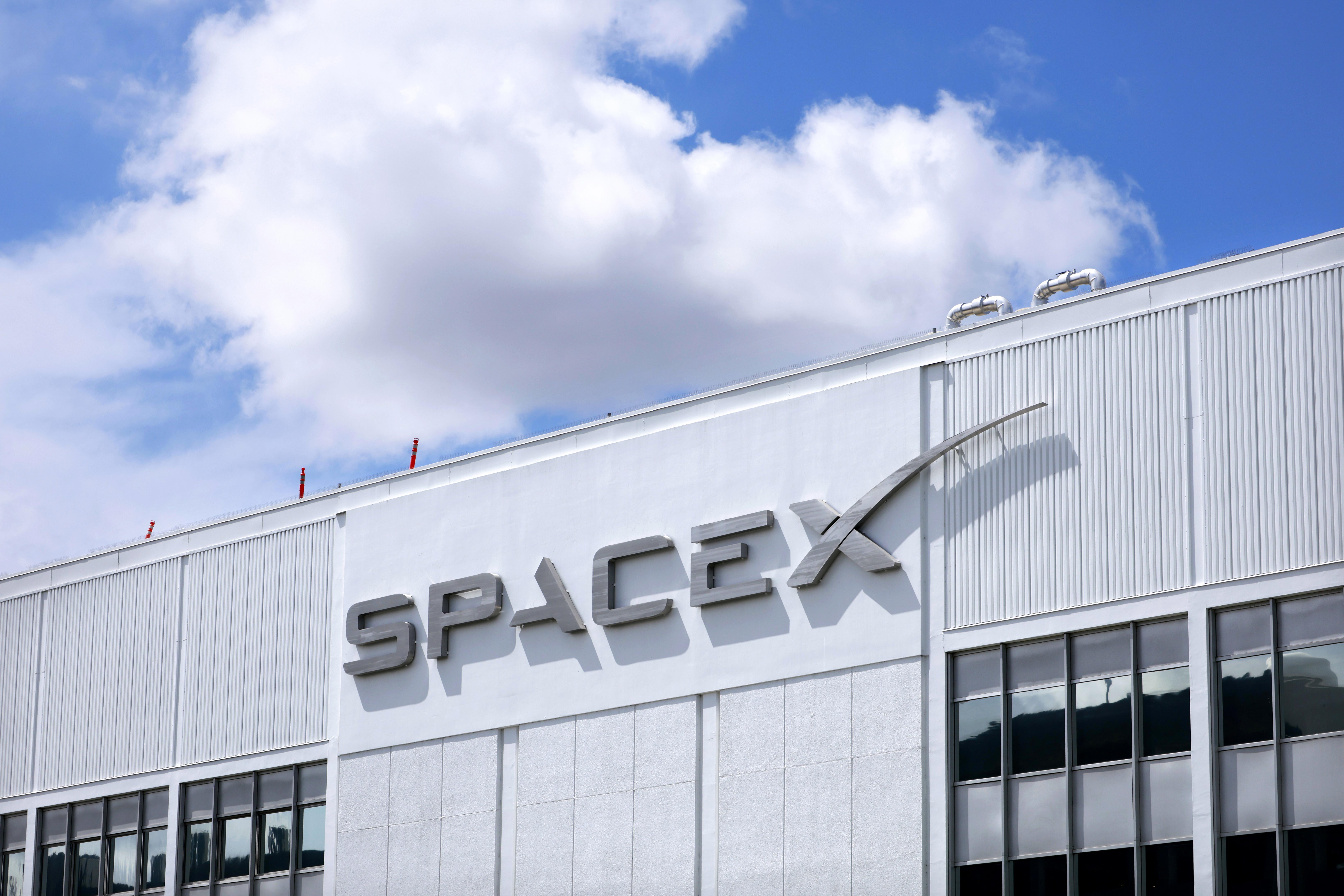 SpaceX rót 55 tỷ USD vào nhà máy chip AI 