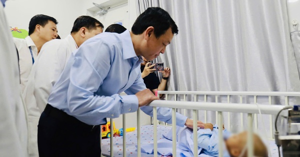 Bé 2 tuổi bị bạo hành: Thứ trưởng Bộ Y tế vào cuộc, lời cảnh tỉnh - Nhịp Sống Số