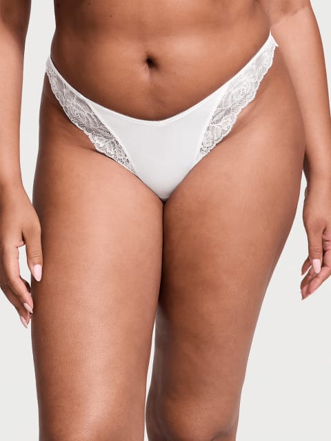 Tanga échancré bordé de dentelle rose