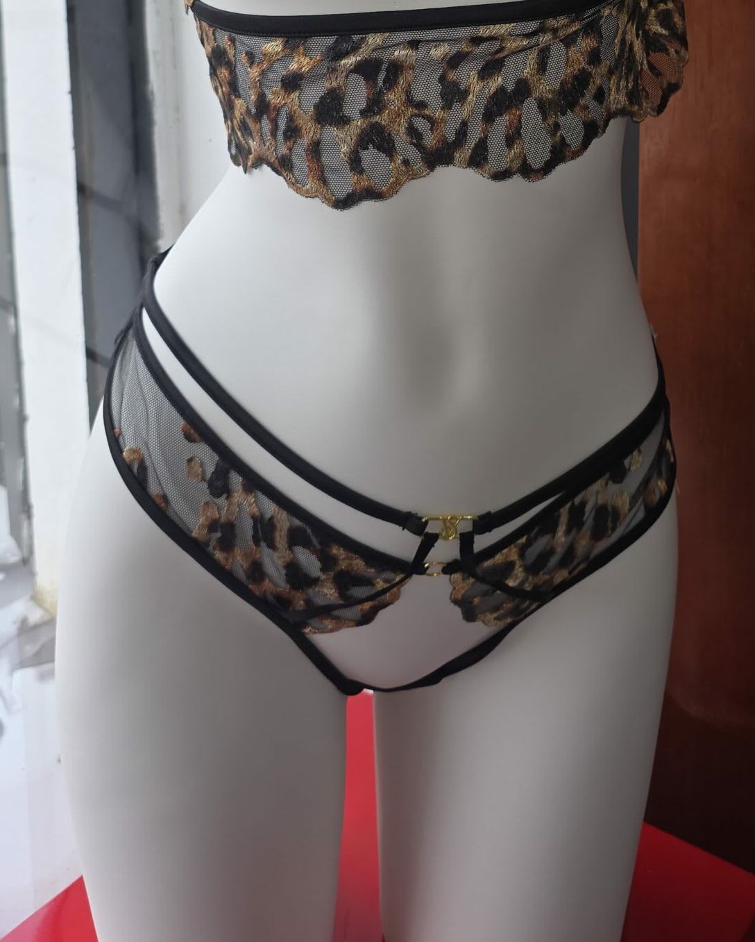 Leopard entrejambe ouvert string