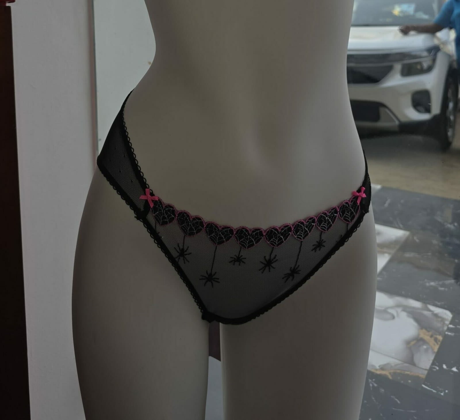 Dentelle transparent coeur rose noir