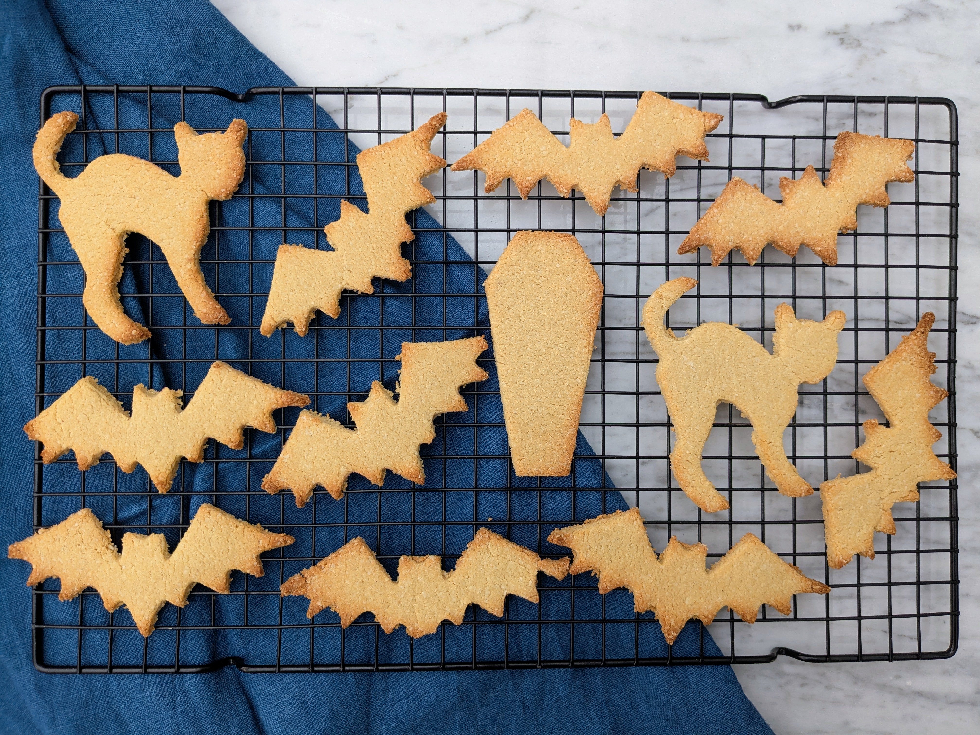 Moonlit almond bat cookies (Halloween)