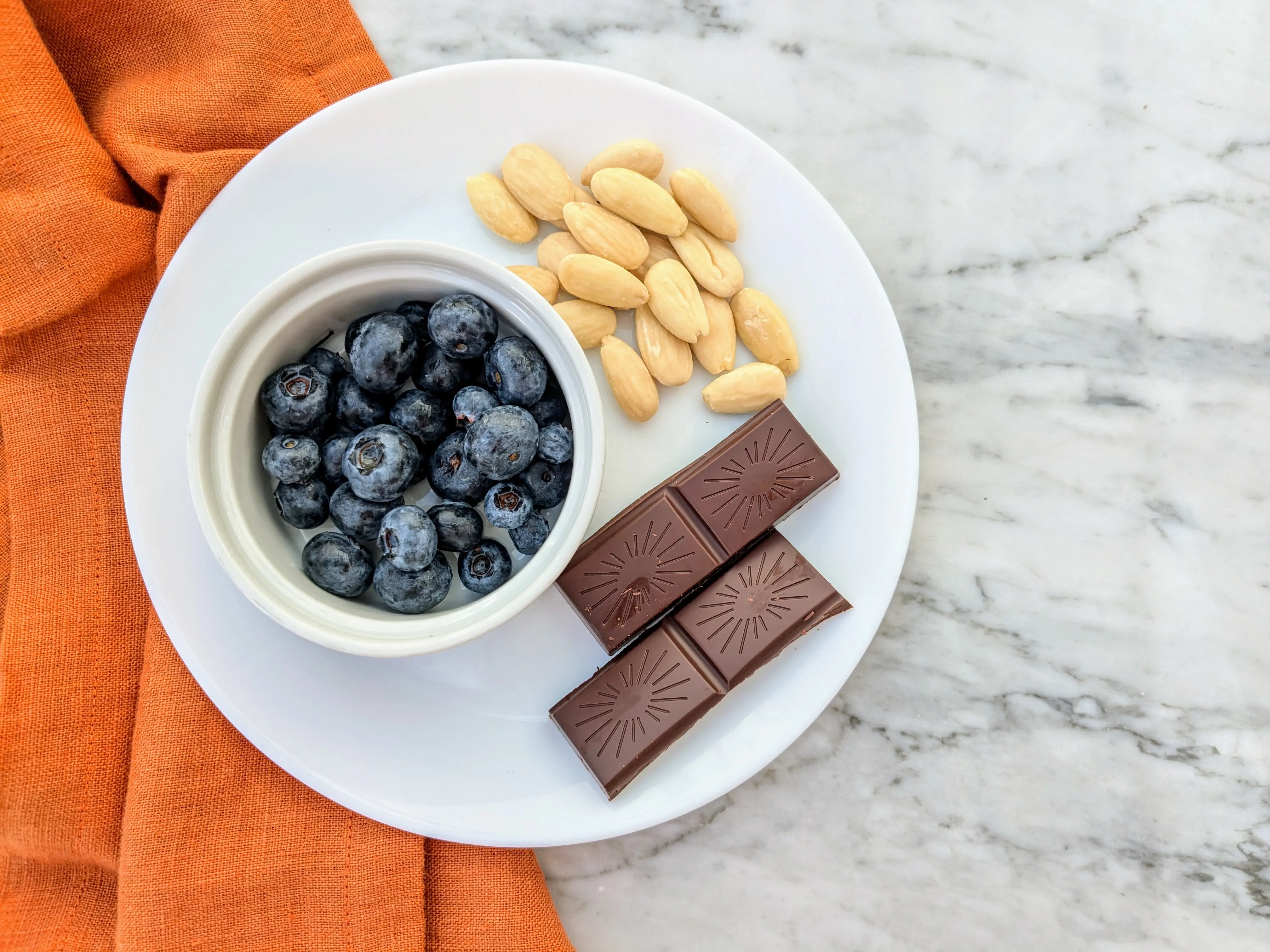 Vegan blueberries, almonds and dark chocolate
