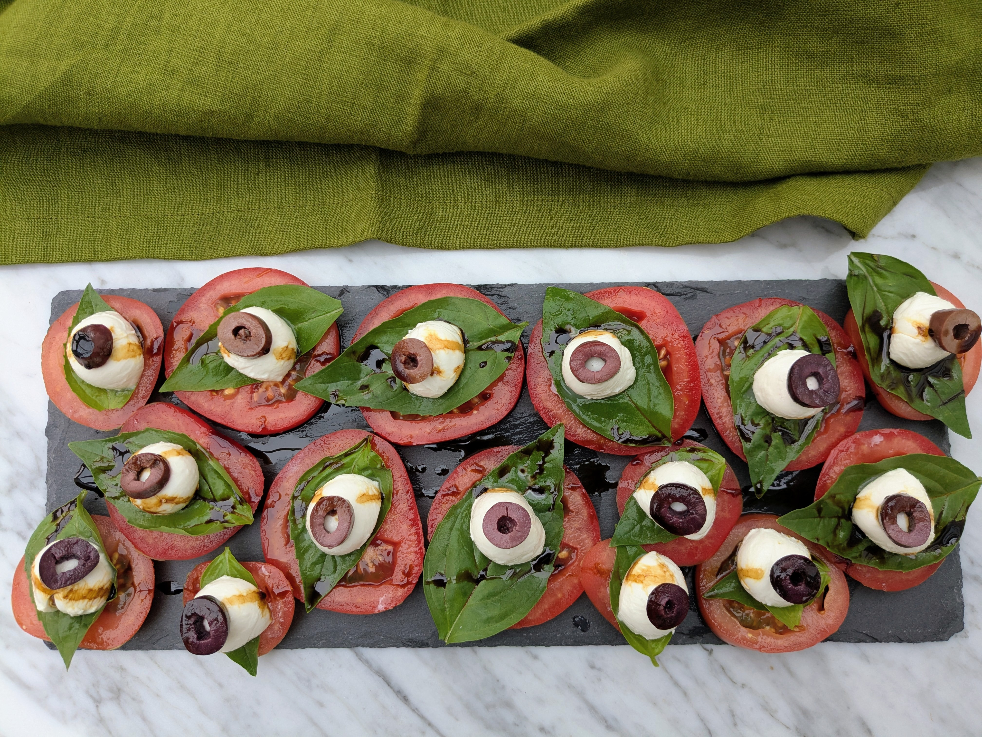 Bloody mozzarella eyes (Halloween)