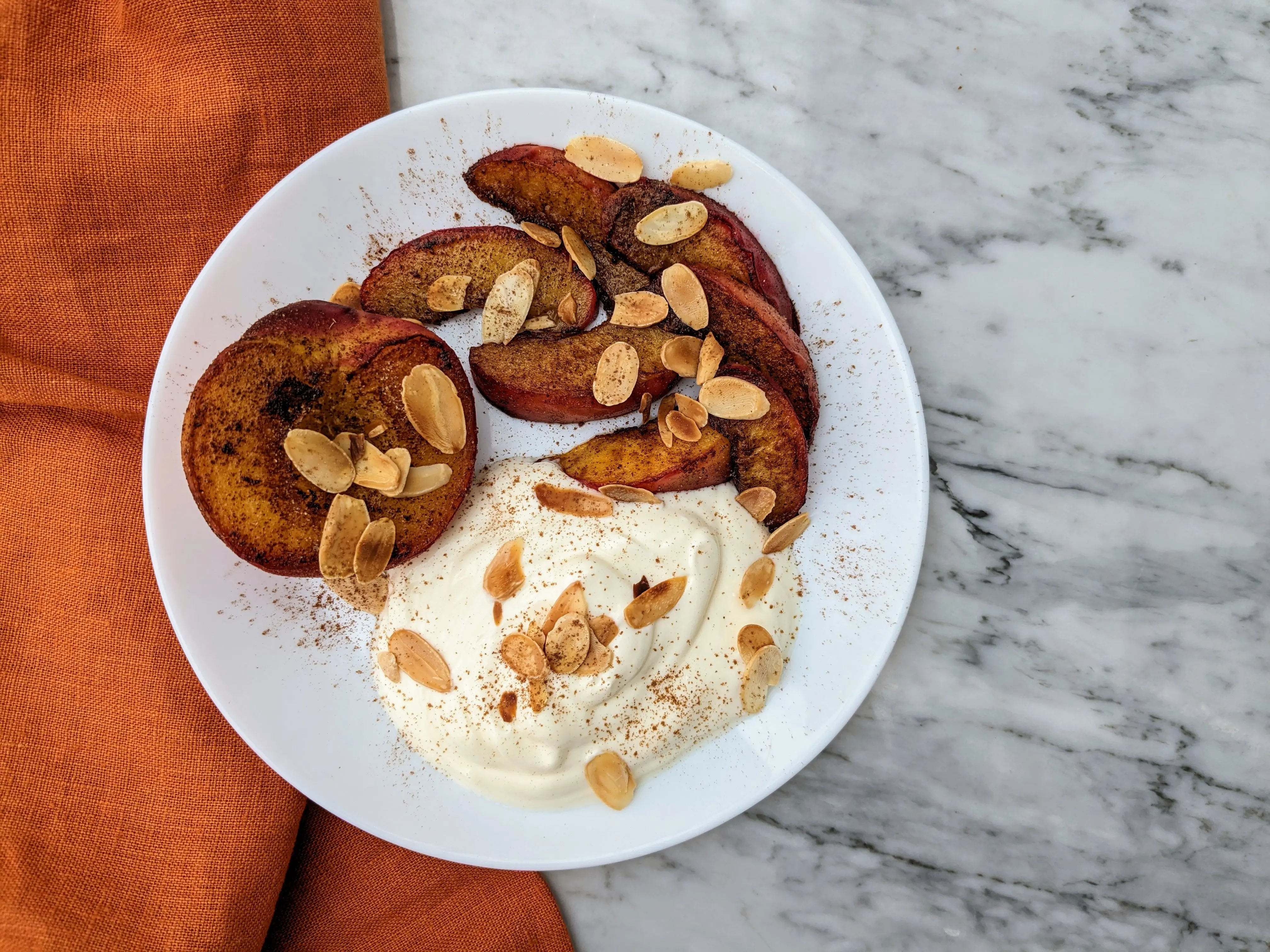 Crunchy spiced peaches and yoghurt