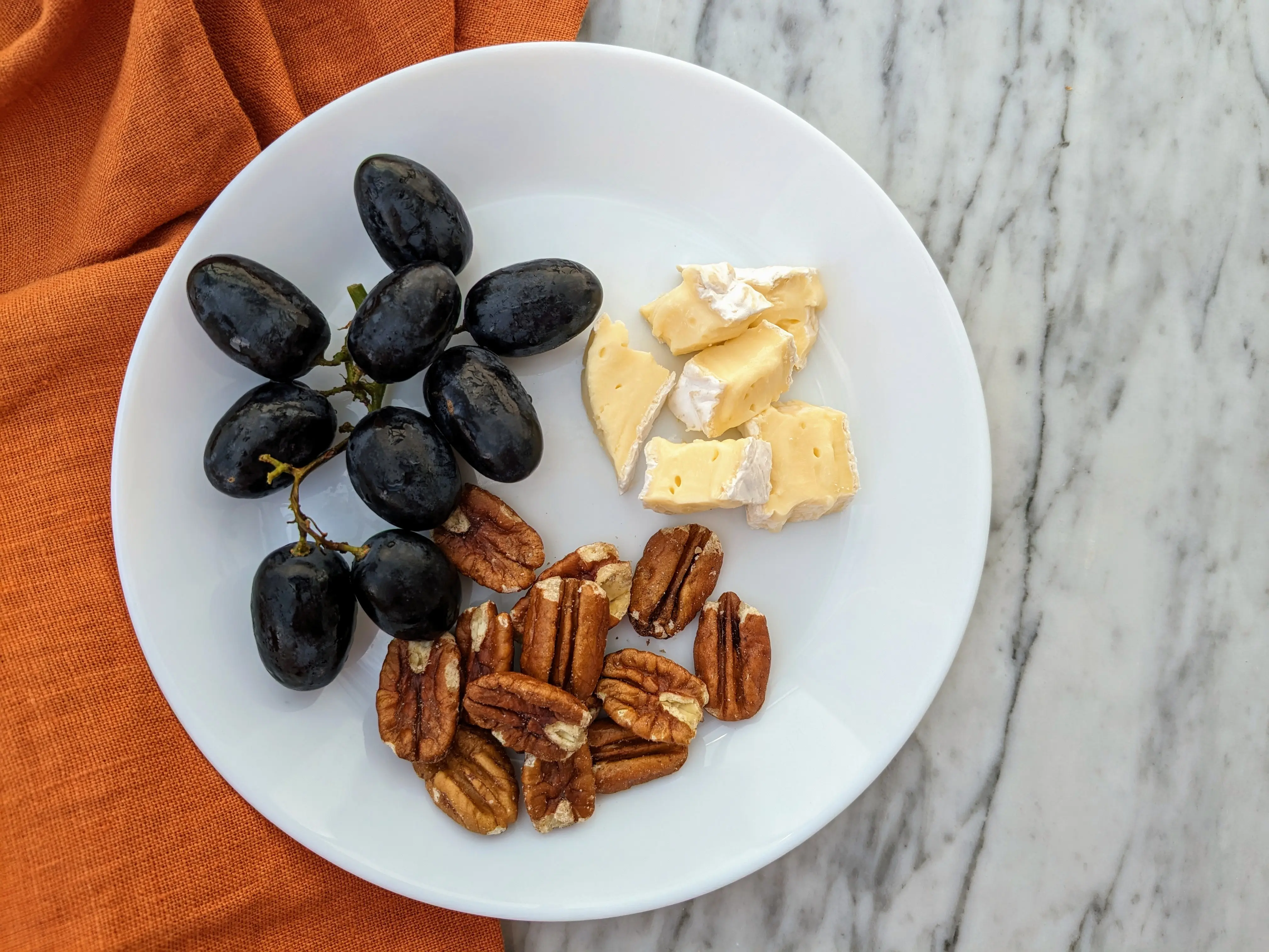 Grapes with cheese and pecans
