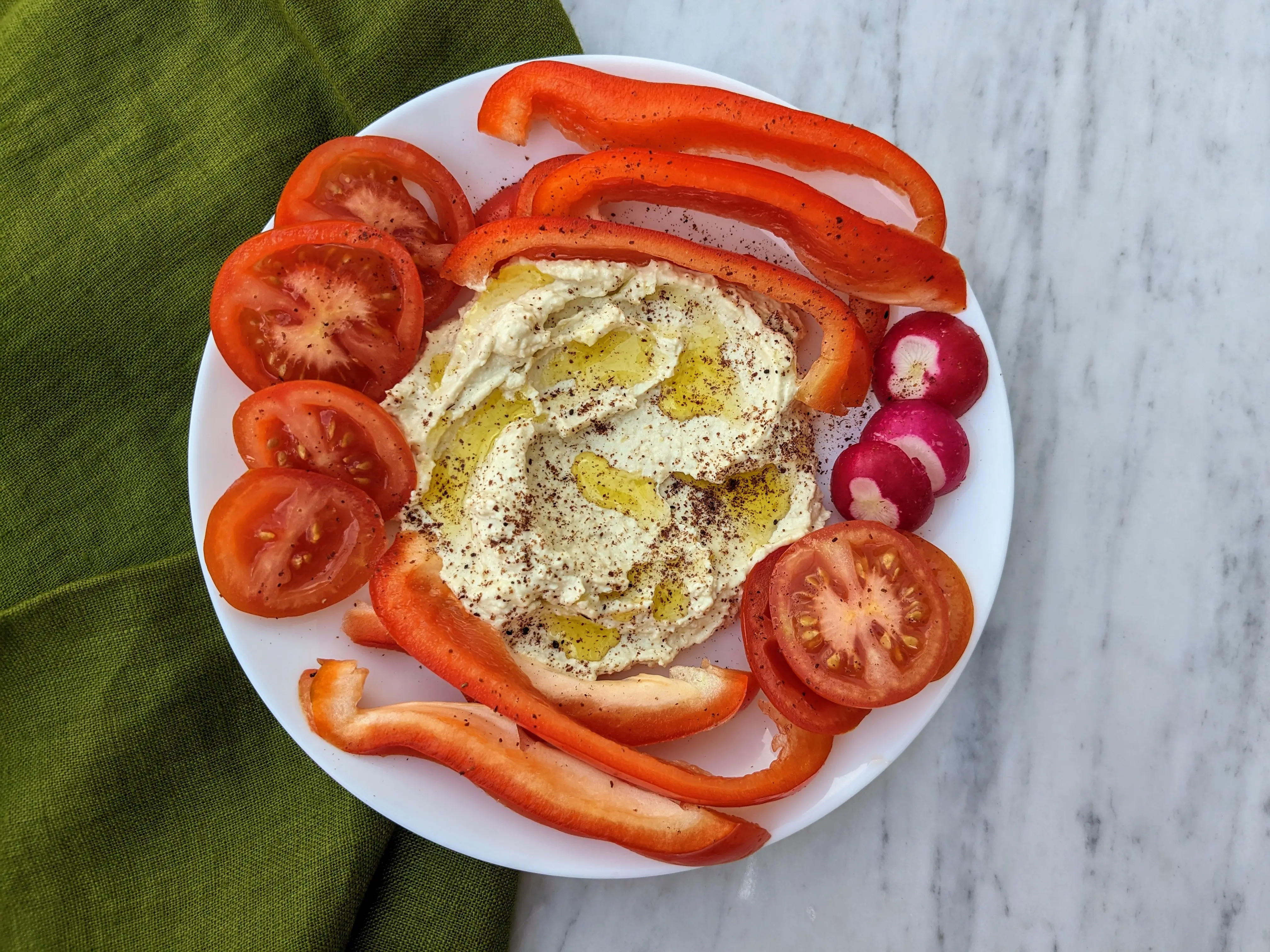 Vegan hummus with crudites