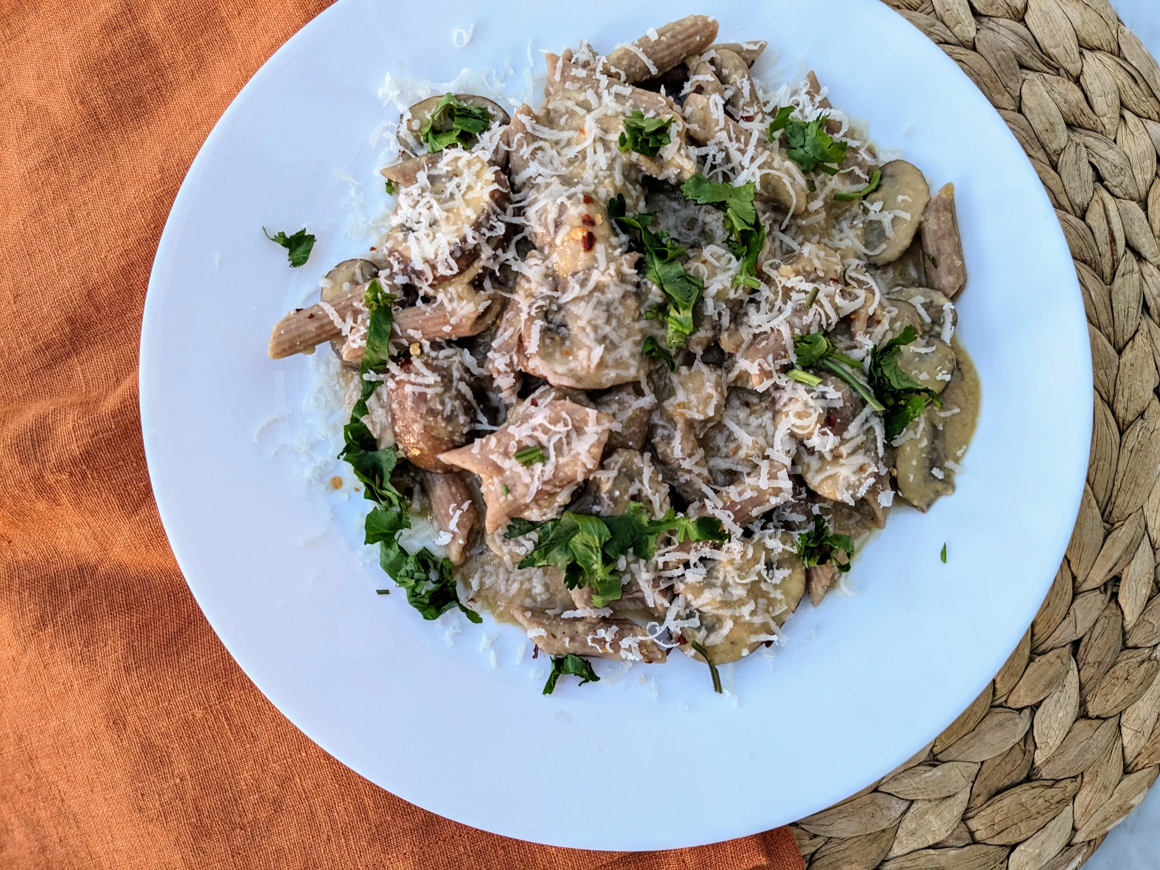 Mushroom pasta with a garlic chickpea sauce