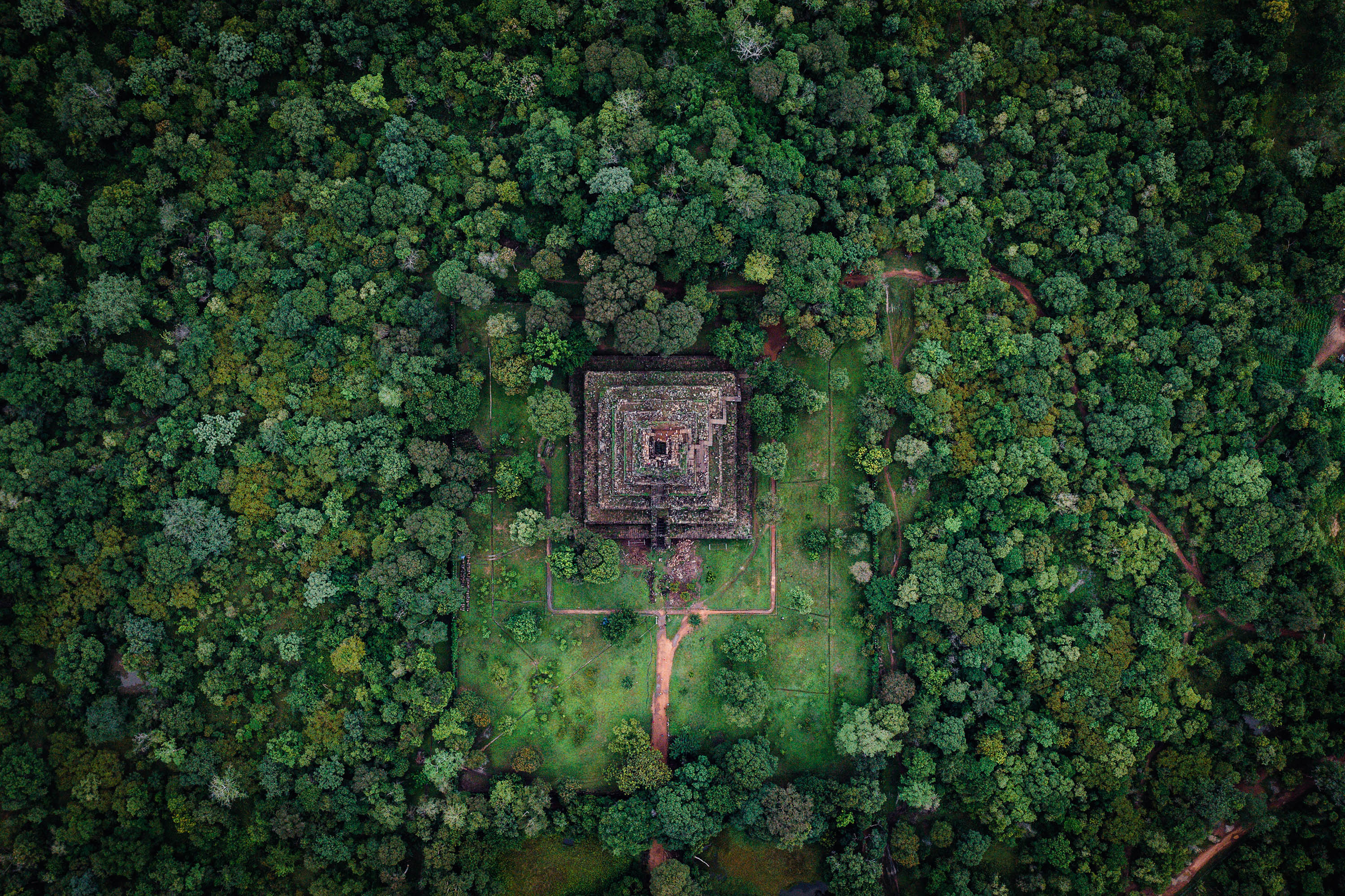 koh-ker-temple-cambodia-ancient-pyramid