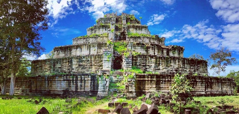 koh-ker-temple-cambodia-ancient-pyramid