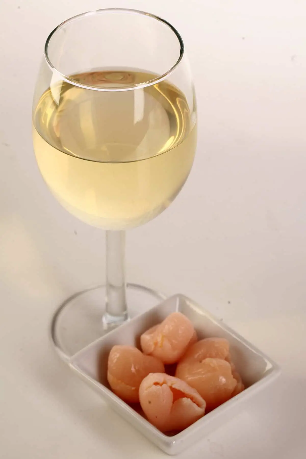 #10 Exploring the Unique Flavor Profile of Lychee Wine 8 The Allure of Lychee Wine