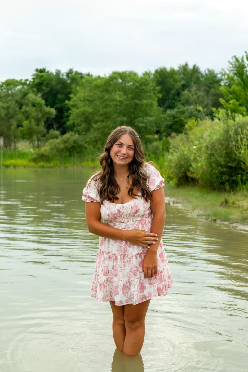 Indianapolis senior girl by the water