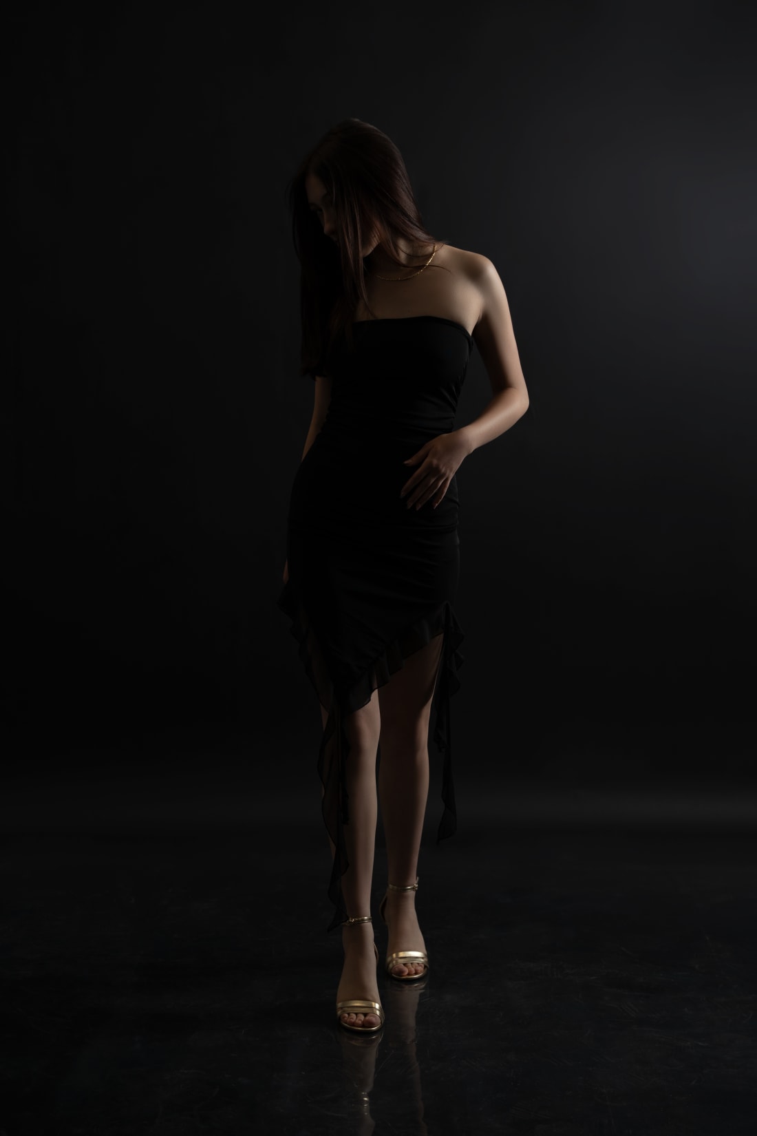 Studijski portret — kadar 5, Studio Contrast