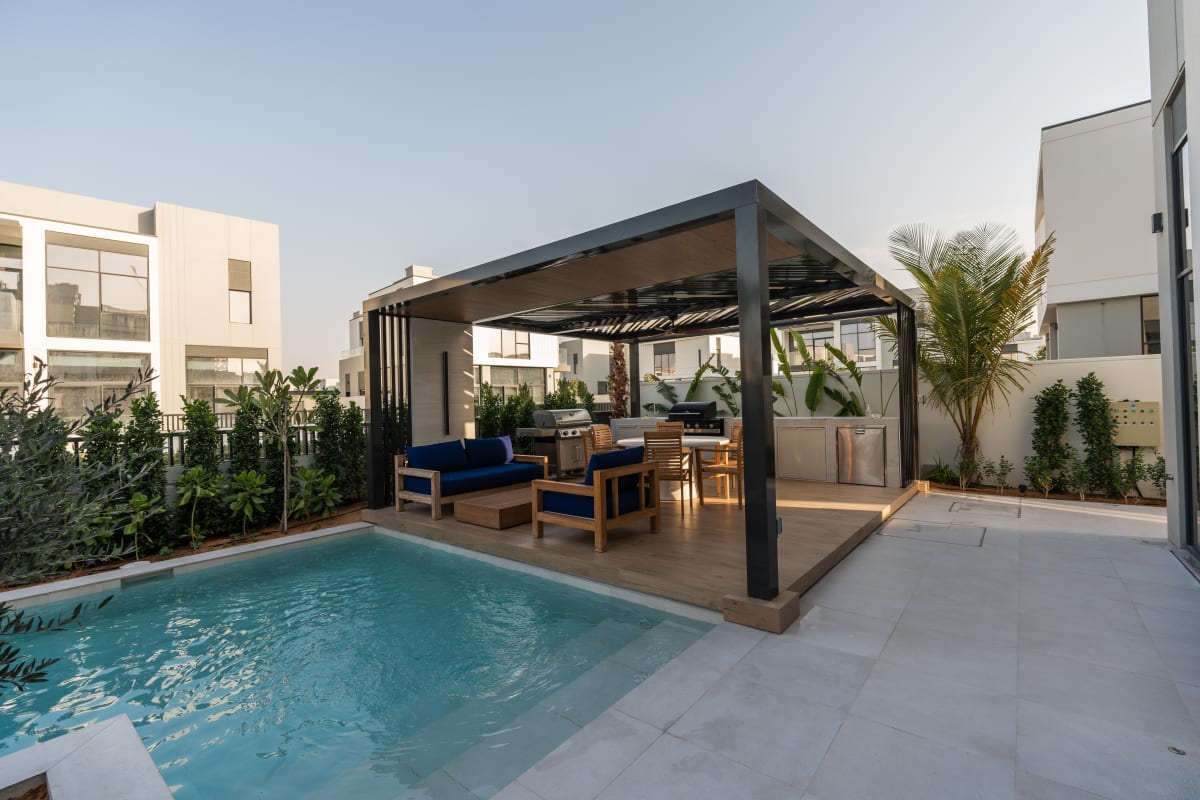 Luxury Outdoor Living Spaces: Modern Patio and Poolside Design Ideas