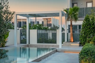 Swimming Pool Coping Design Ideas for Contemporary Villas in Dubai