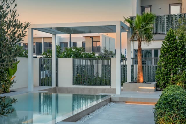 Swimming Pool Coping Design Ideas for Contemporary Villas in Dubai