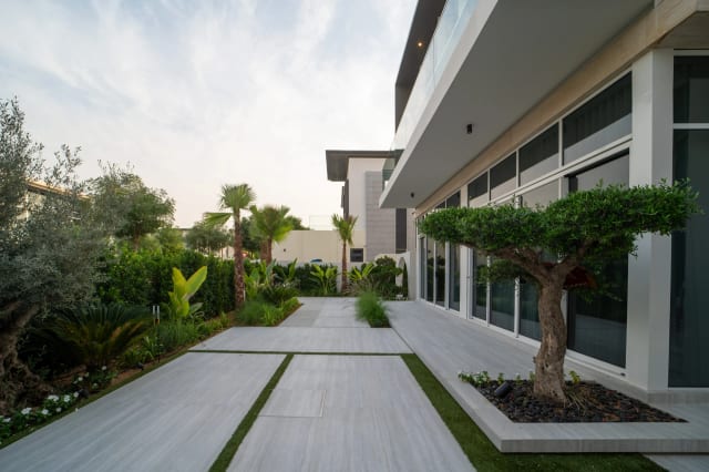 Outdoor Pathways and Walkway Design in UAE Landscape Projects