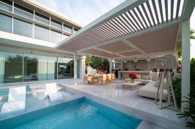 Poolside Lounge Design Concepts for Modern UAE Homes