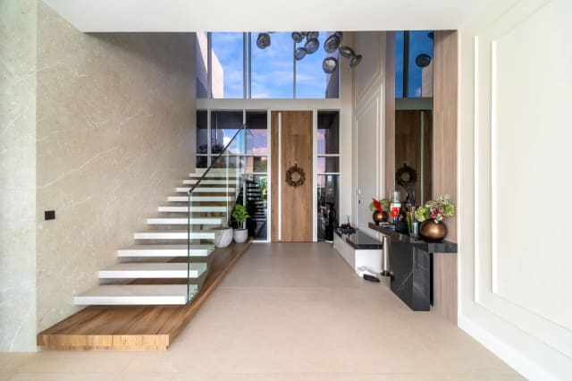 Staircase Design Concepts for Modern Villas in the UAE