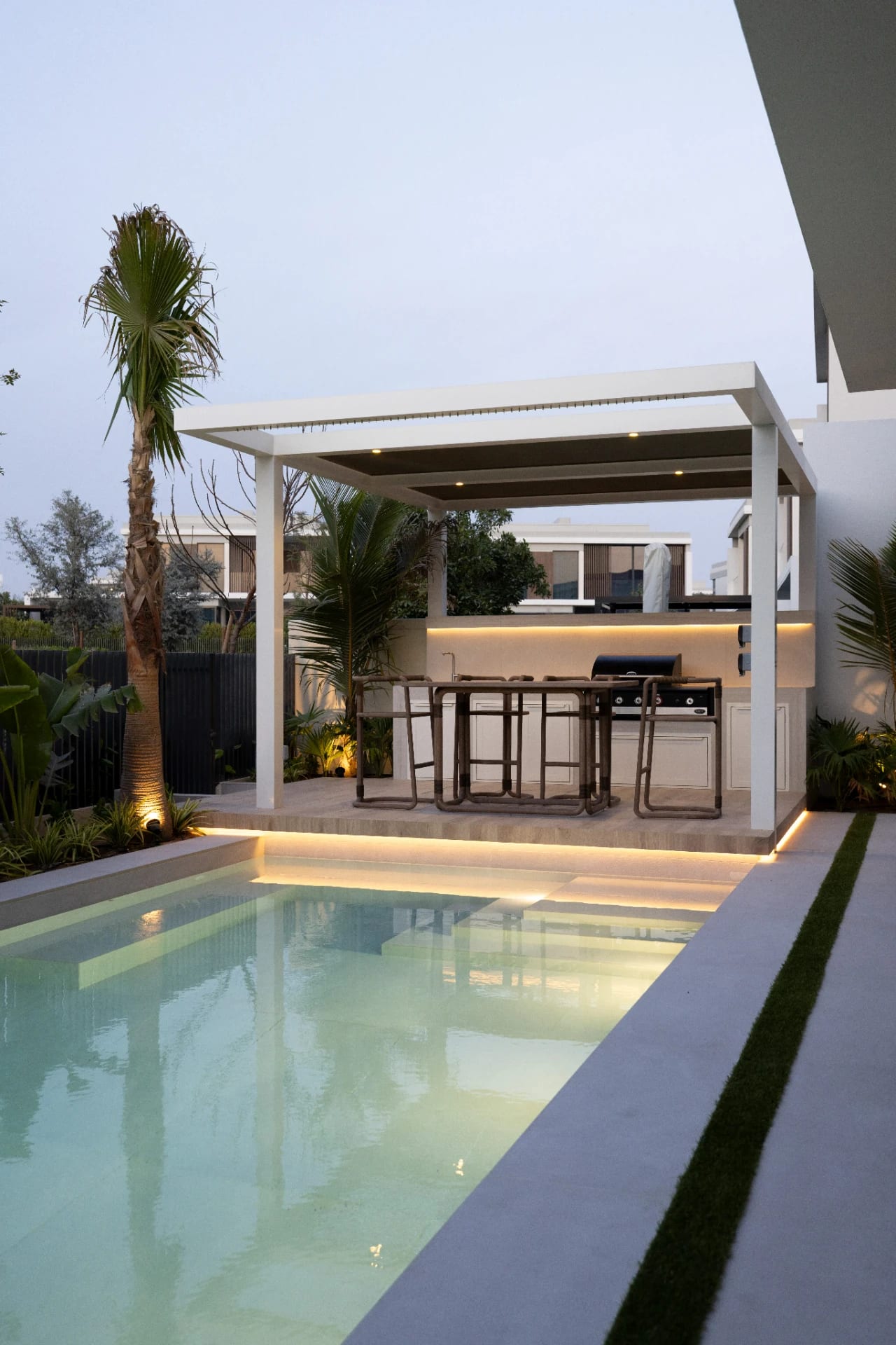 Modern Villa Pool & Outdoor BBQ Garden - Tilal Al Ghaf