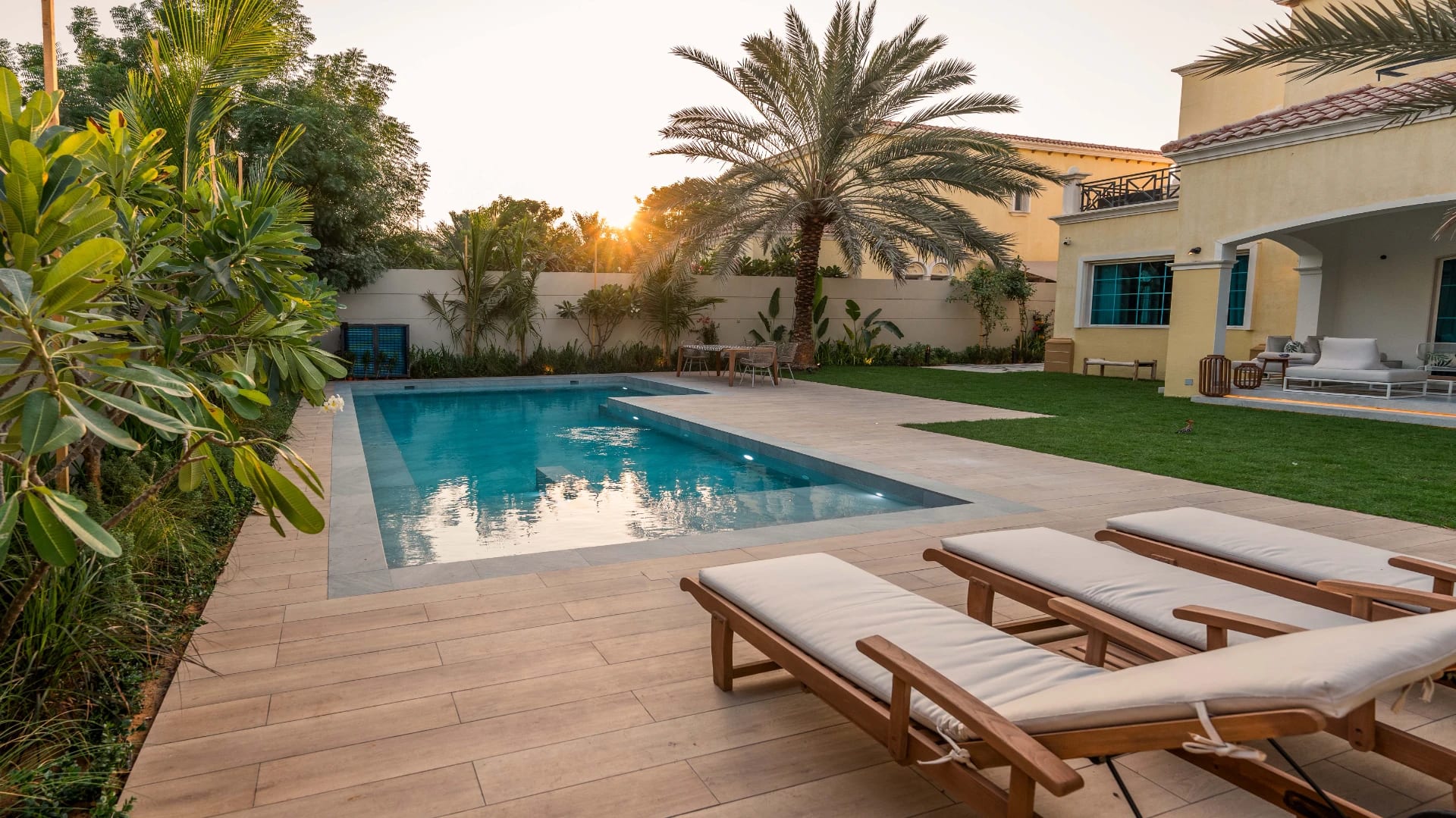 Infinity Edge Pool Landscaping Ideas for Contemporary UAE Homes