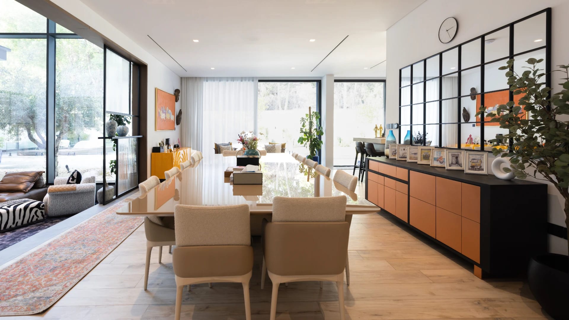 Al Barrari - Interior - Earth & Elegance