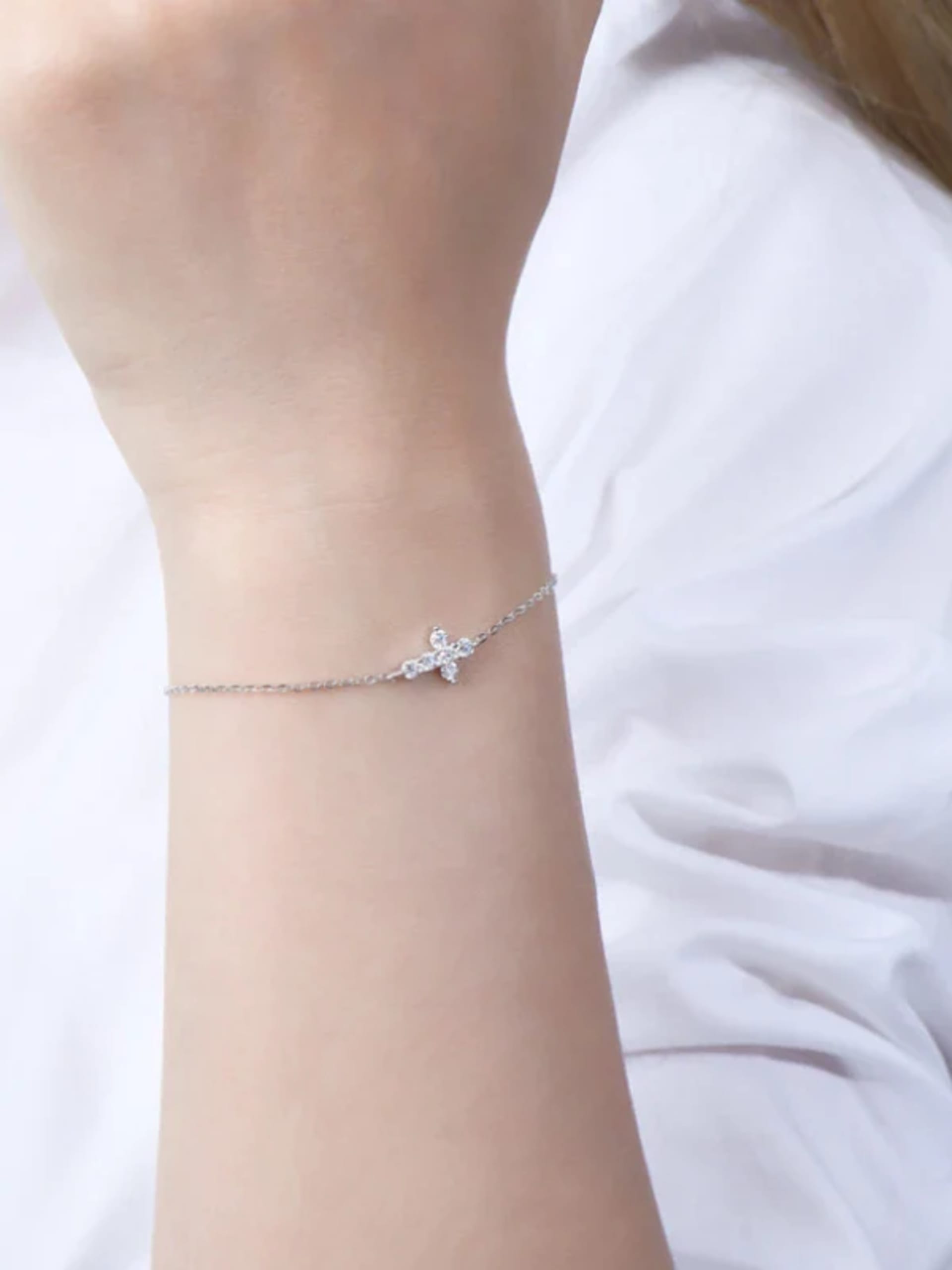 Solitaire Cross Bracelet - Pavé Moissanite, 925 Sterling Silver