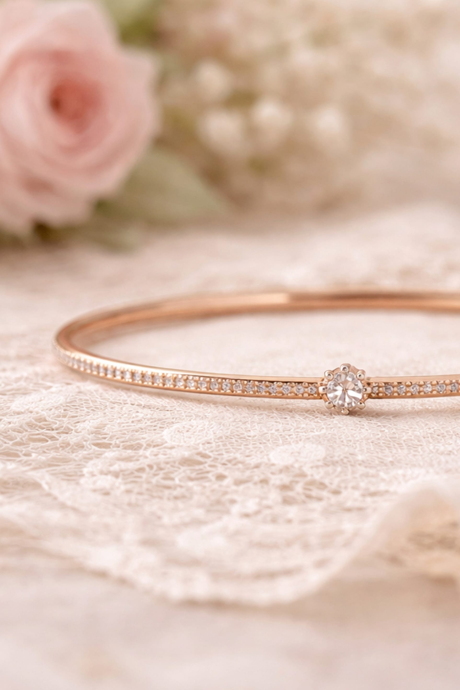Thin Bangle in Gold-plated Metal