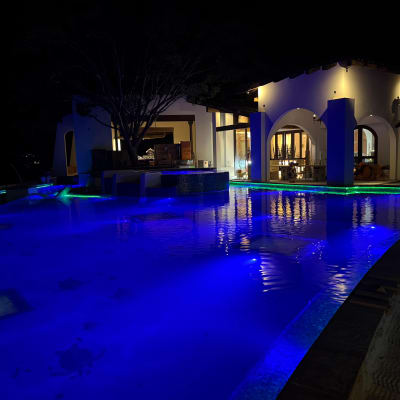 Villa pool blue