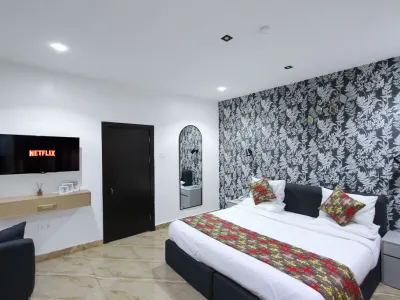 Bauchi Luxury Suite at Aurora Smart Residence Abuja - elegant bathroom with modern fixtures