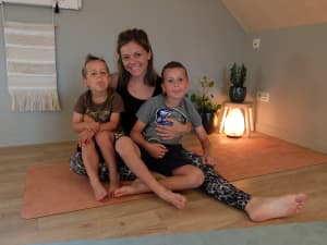 Kinderyogadocent Mieke Sips
