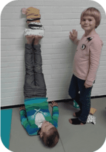 Kinderyoga oefening De Schoorsteen