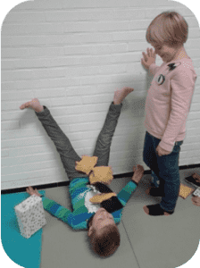 Kinderyoga oefening De schoorsteen