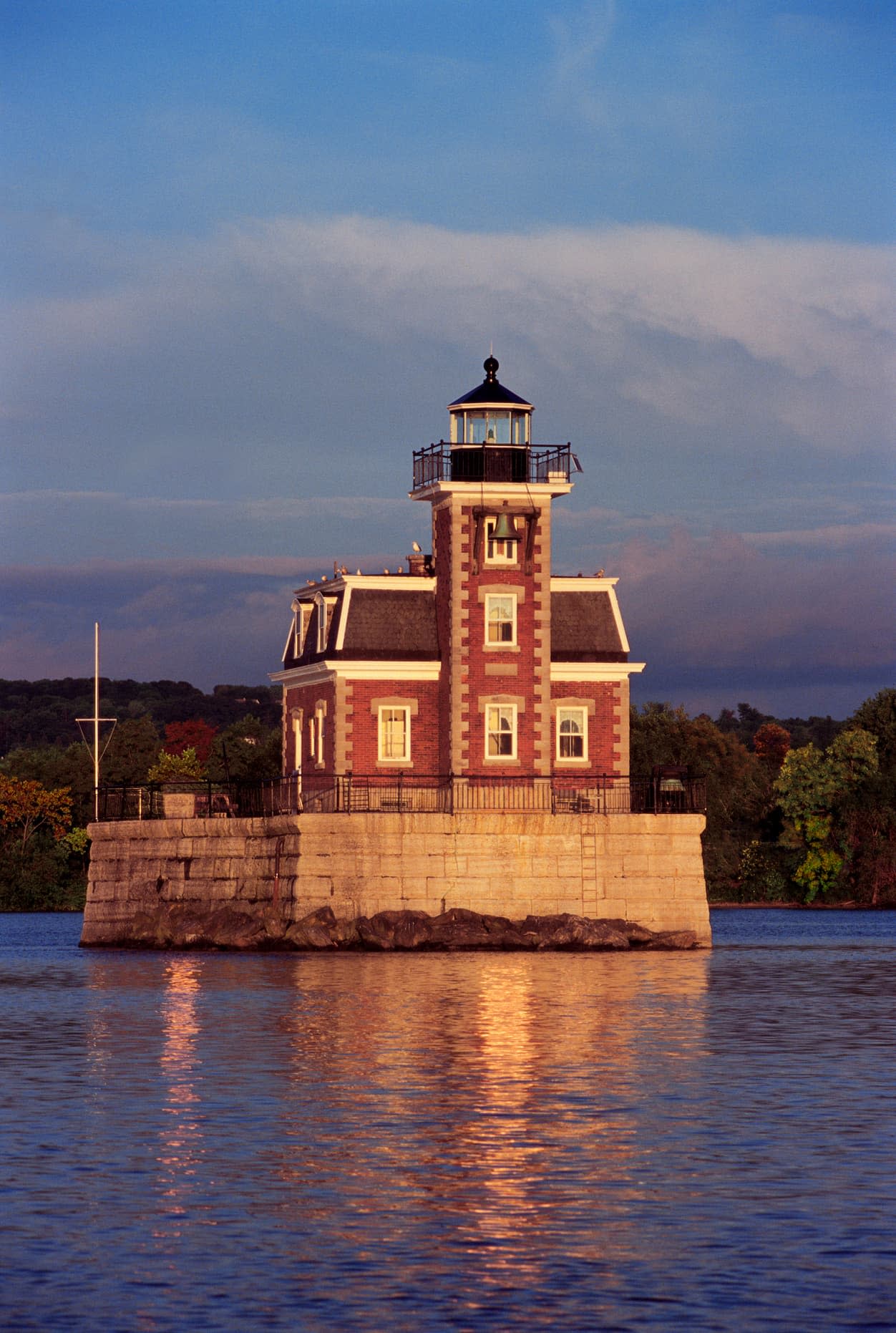 Hudson-Athens Lighthouse — image 1