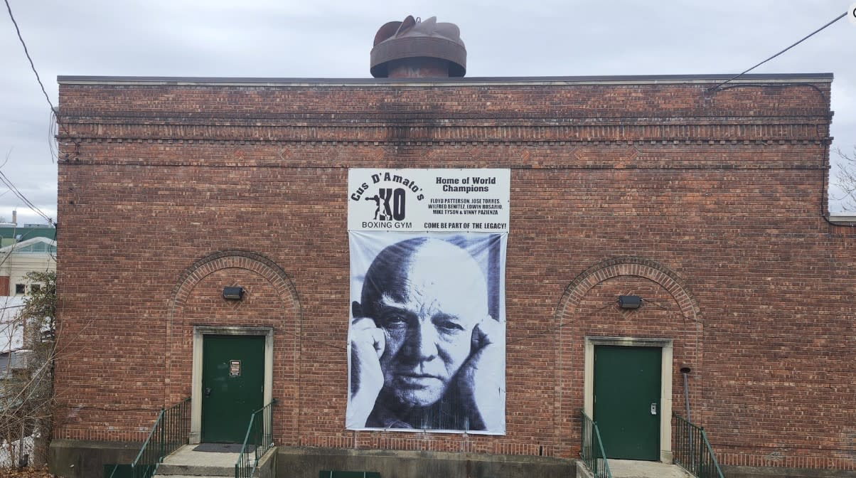 Legends of the Ring Autograph Show at Cus D’Amato’s KO Boxing Gym — image 1