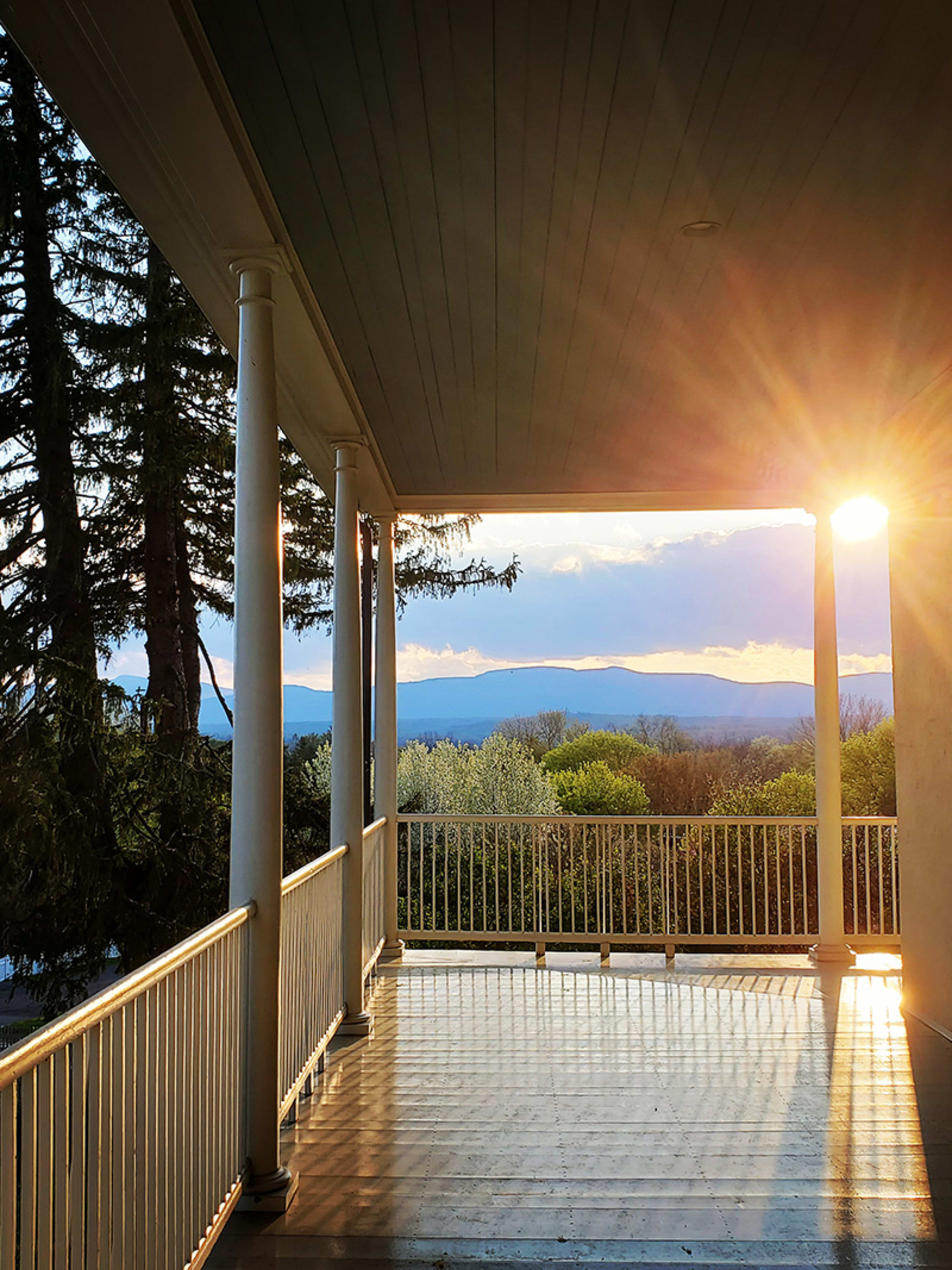 Gardens, Grounds & Mountain Views