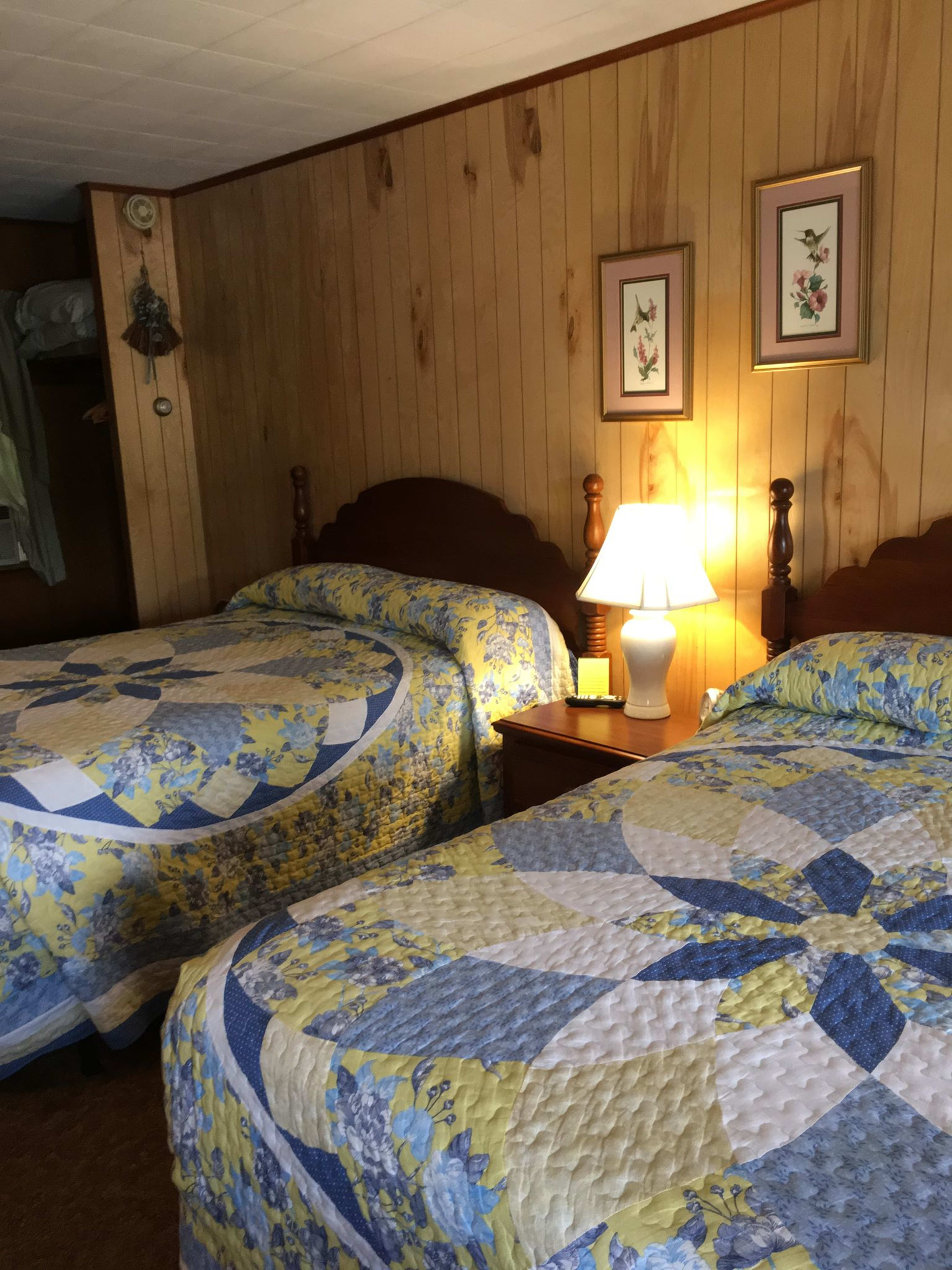 Cave Mountain Motel — image 2