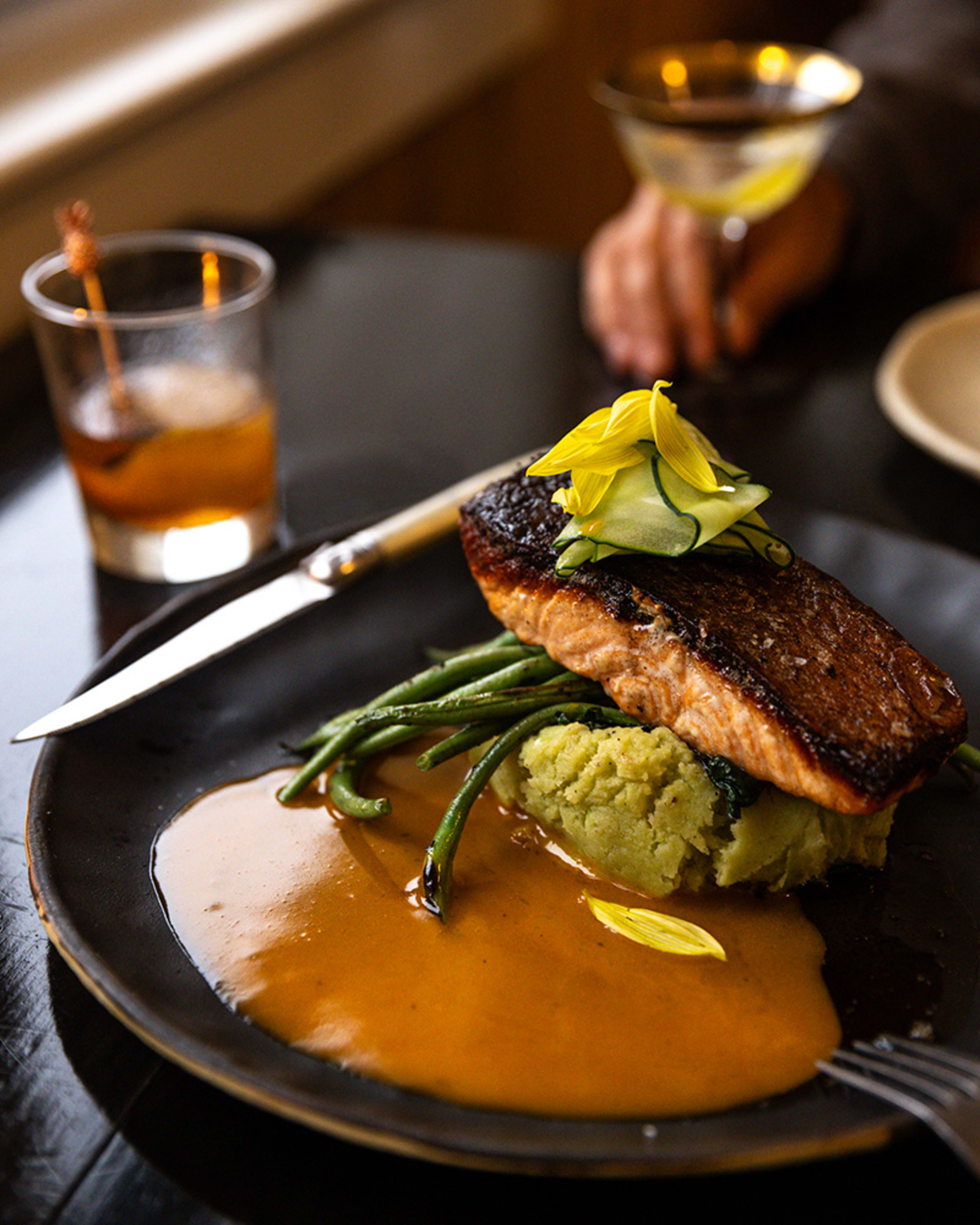 FOOD & DRINK