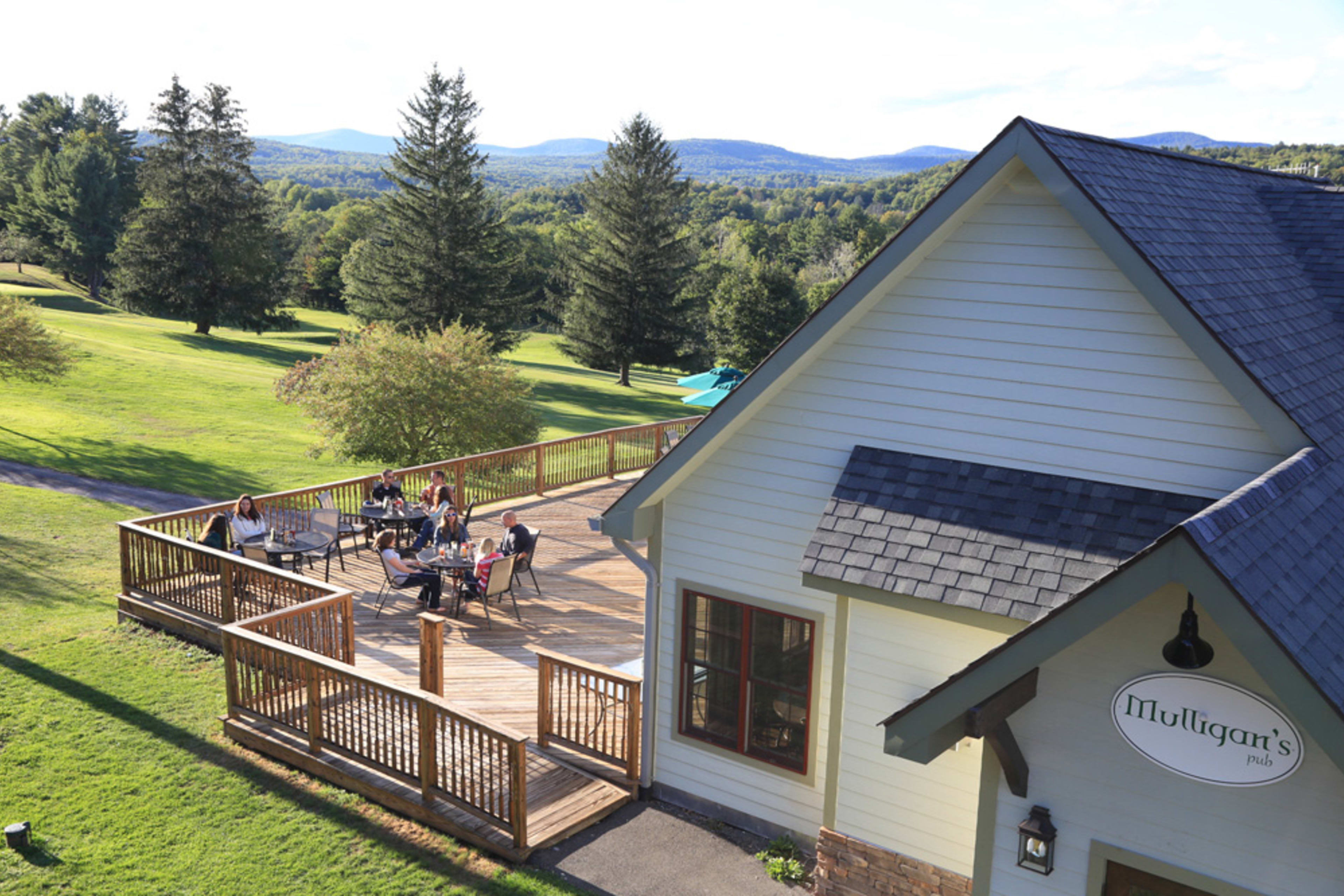 Mulligan’s Pub at Windham Golf Club