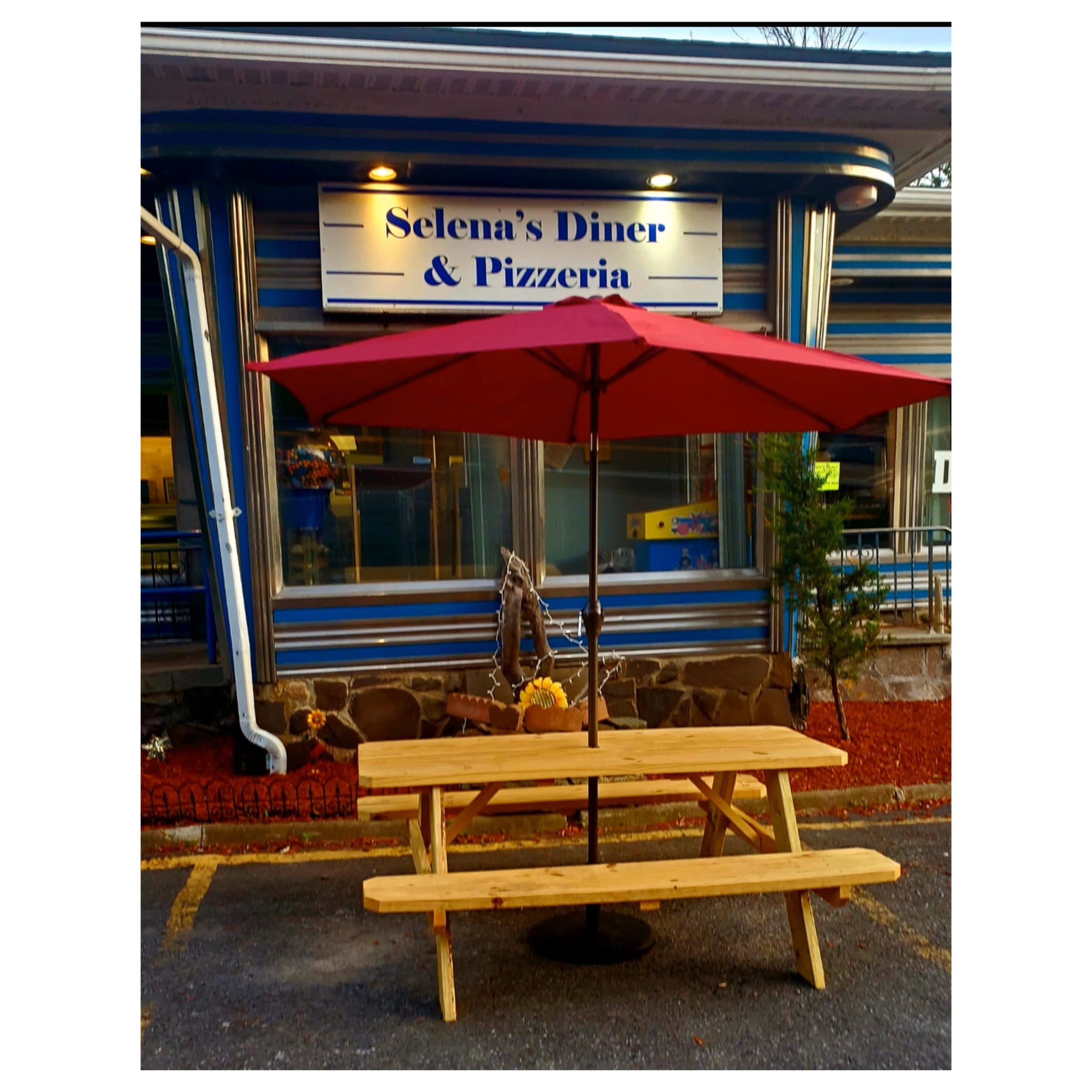 Selena’s Diner & Pizzeria