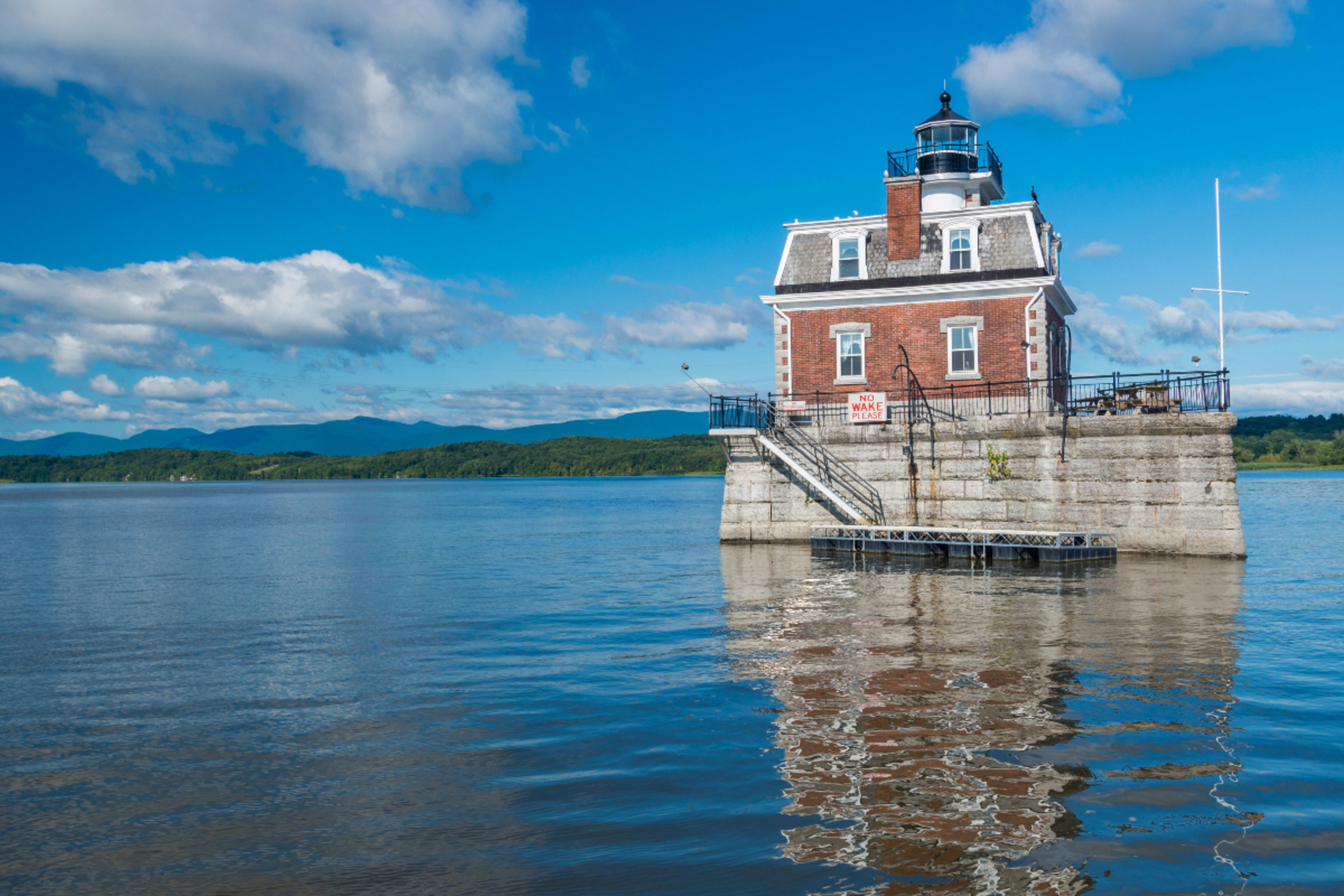 Hudson-Athens Lighthouse — image 2